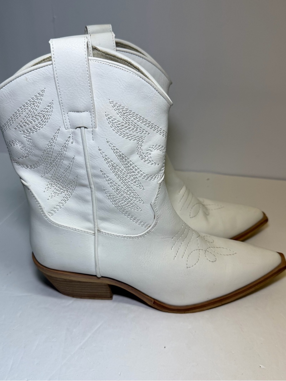 ShuShop Zahara White Western Cowgirl Boots size 7 concert